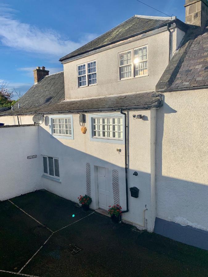 Hill House - Mews Town House, In A Quiet Private Close, In The City Centre Of Inverness. Extérieur photo